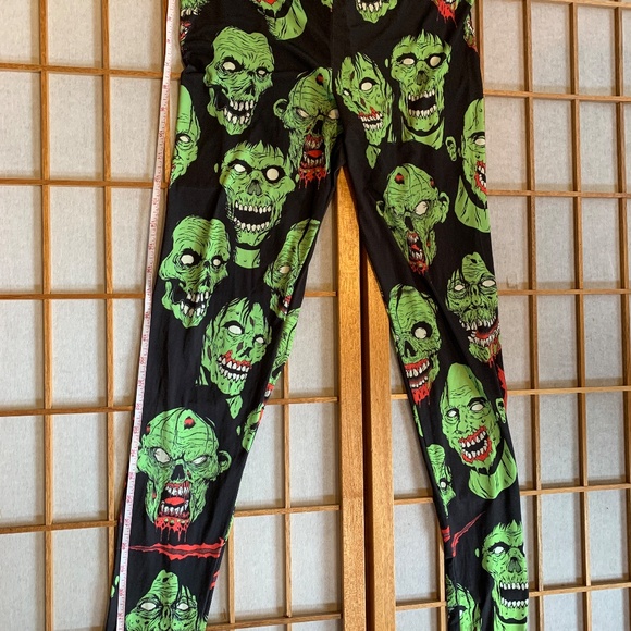 Hot Topic Zombie Print Leggings - Picture 7 of 11